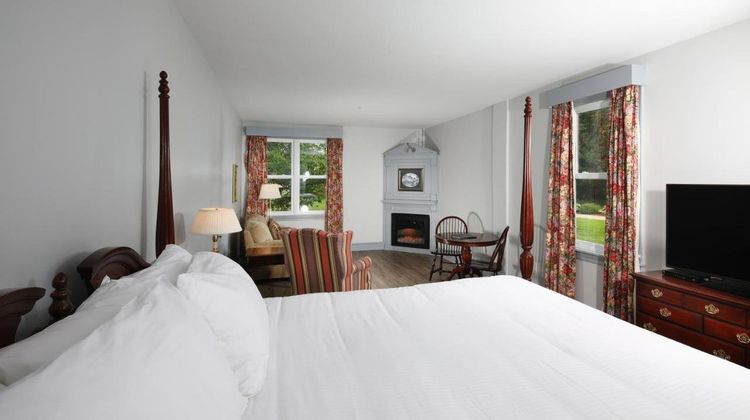 Loyalist Country Inn & Conference Centre Room