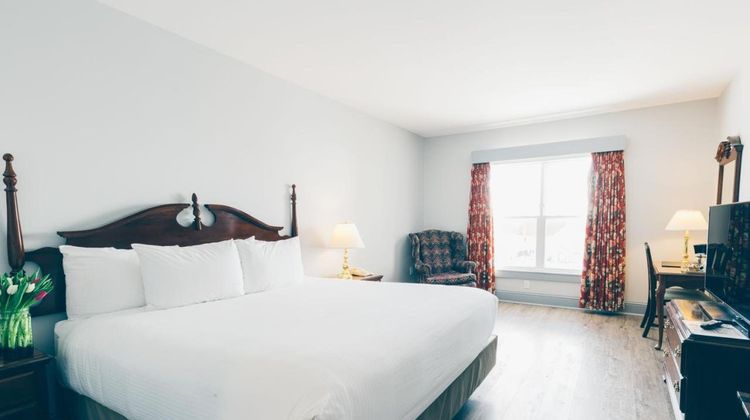 Loyalist Country Inn & Conference Centre Room