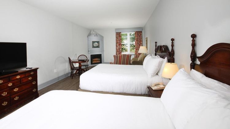 Loyalist Country Inn & Conference Centre Room