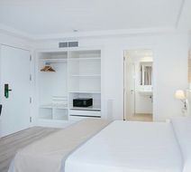 Thb Hotel Maria Isabel Room