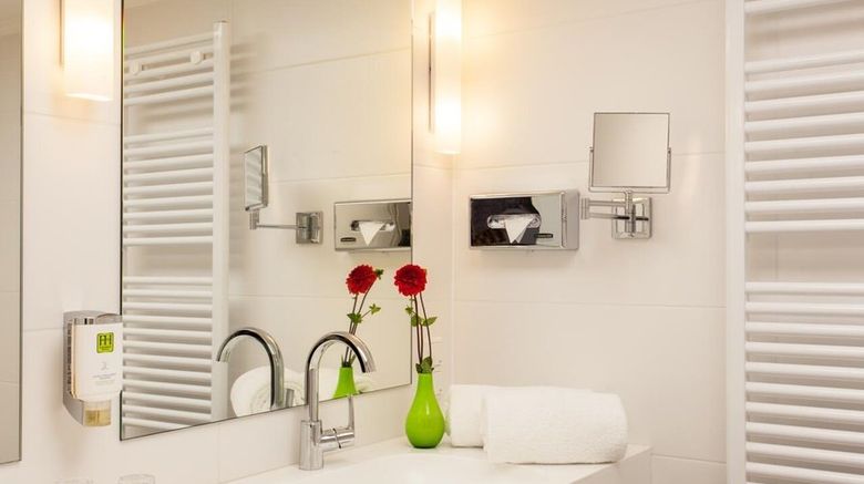 <b>The Domicil Hotel Room</b>. Images powered by <a href="https://www.leonardoworldwide.com/" title="Leonardo Worldwide" target="_blank">Leonardo</a>.