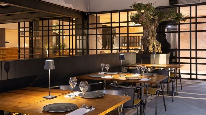 <b>3HB Faro Restaurant</b>. Images powered by <a href=https://www.travelagewest.com/Hotels/Faro-Portugal/