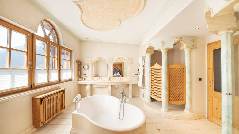 <b>Relais Chateaux Spa Hotel Jagdhof Suite</b>. Images powered by <a href="https://www.leonardoworldwide.com/" title="Leonardo Worldwide" target="_blank">Leonardo</a>.