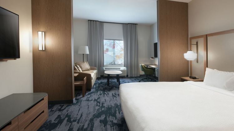 Fairfield Inn & Suites Dallas East Room