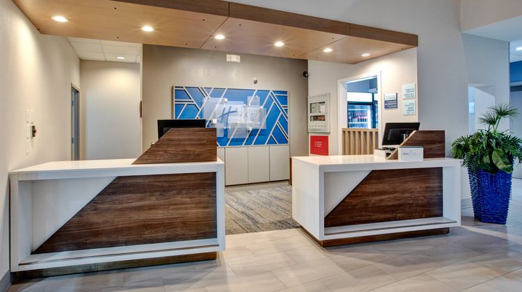 Holiday Inn Express Lobby