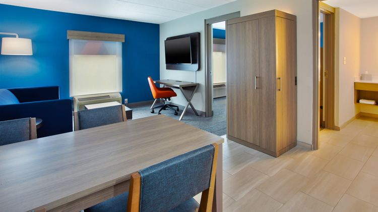 Holiday Inn Express Suite