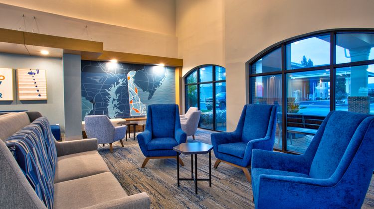 Holiday Inn Express Lobby