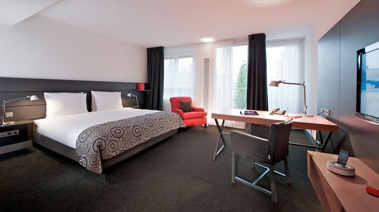 <b>The Madison Hamburg Room</b>. Images powered by <a href="https://www.leonardoworldwide.com/" title="Leonardo Worldwide" target="_blank">Leonardo</a>.