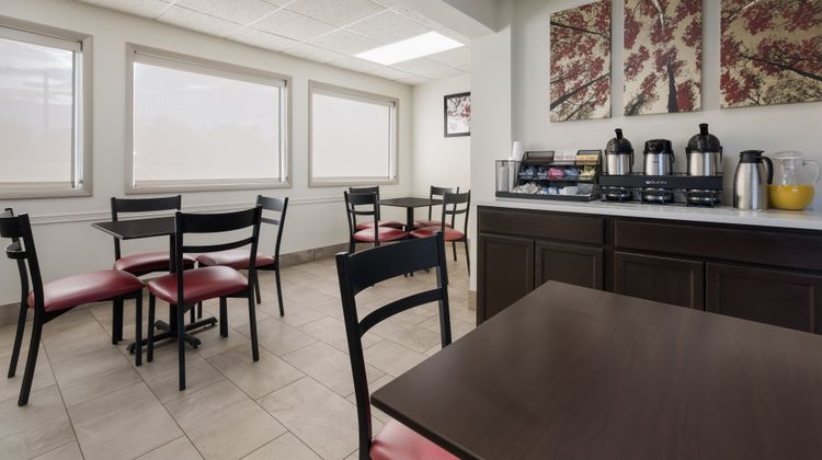 Red Roof Inn Weedsport Restaurant