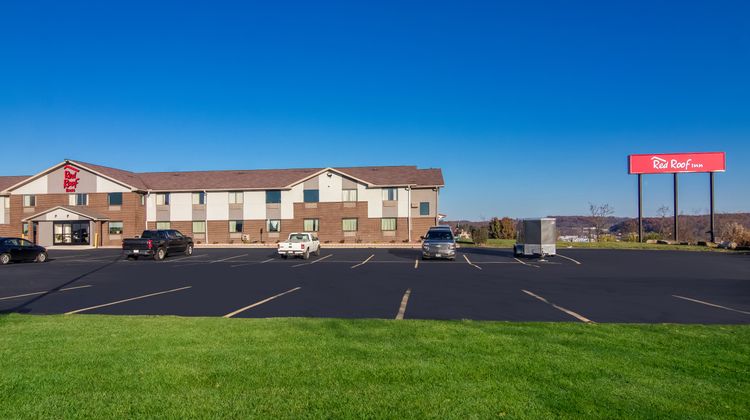 Red Roof Inn Greensburg Exterior