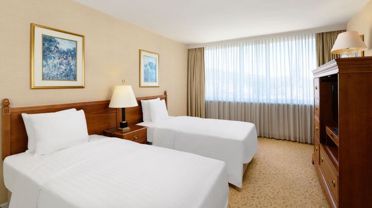 Marriott Exec Apts Budapest Room