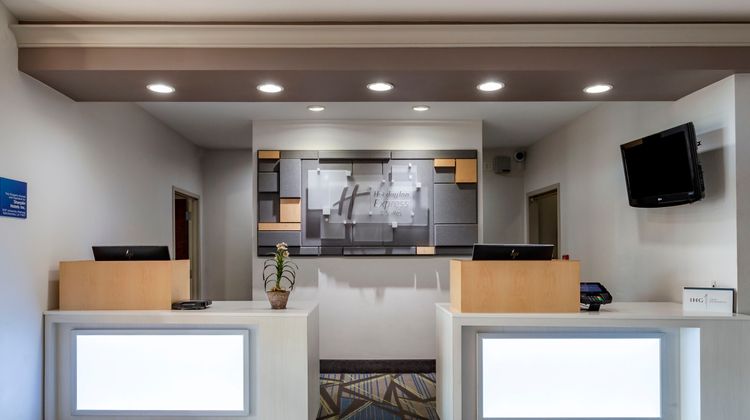 Holiday Inn Express Hotel & Suites Lobby