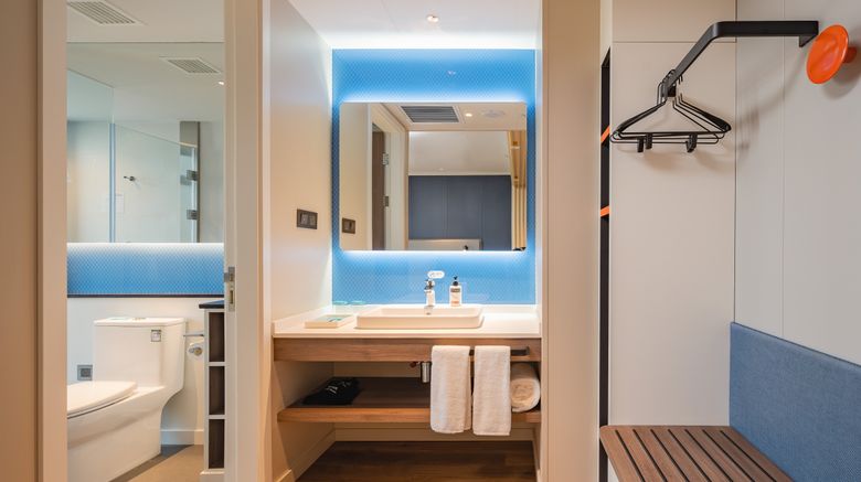 <b>Holiday Inn Express High Tech Zone Room</b>. Images powered by <a href="https://www.leonardoworldwide.com/" title="Leonardo Worldwide" target="_blank">Leonardo</a>.