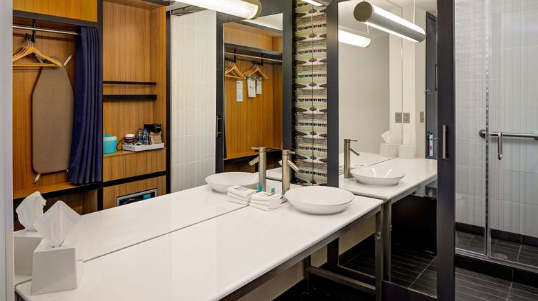 <b>aloft Chapel Hill Room</b>. Images powered by <a href="https://www.leonardoworldwide.com/" title="Leonardo Worldwide" target="_blank">Leonardo</a>.