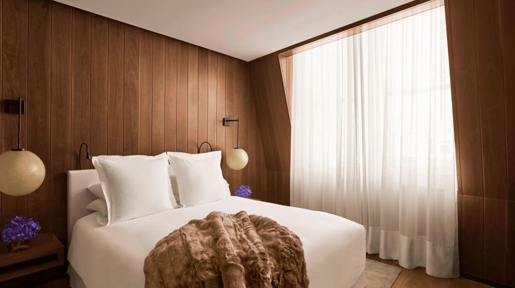 The London EDITION Room