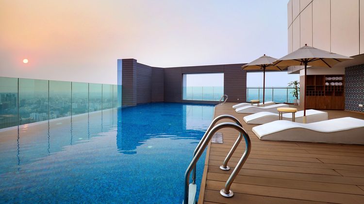 Crowne Plaza Dhaka Gulshan Pool