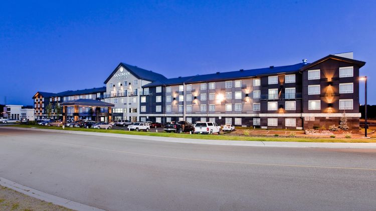 Sandman Signature Hotel & Suites Exterior