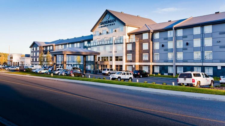 Sandman Signature Hotel & Suites Exterior