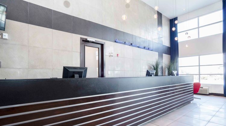 Sandman Signature Hotel & Suites Lobby