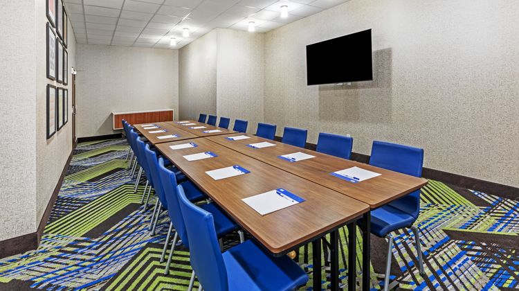 Holiday Inn Express & Suites N Downtown Meeting