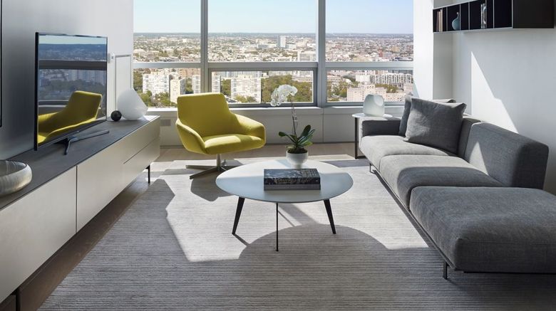 <b>AKA University City Room</b>. Images powered by <a href="https://www.leonardoworldwide.com/" title="Leonardo Worldwide" target="_blank">Leonardo</a>.