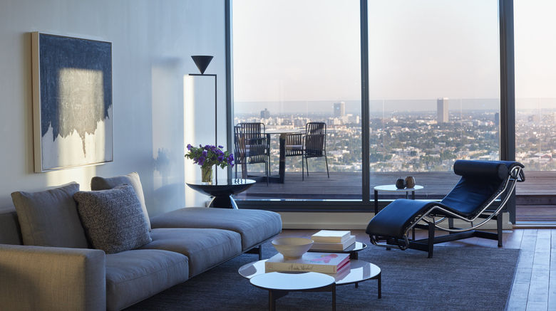 <b>AKA West Hollywood Room</b>. Images powered by <a href="https://www.leonardoworldwide.com/" title="Leonardo Worldwide" target="_blank">Leonardo</a>.