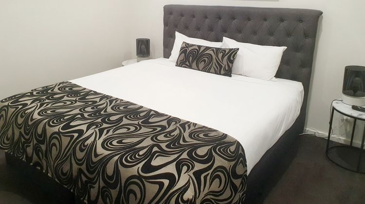 Addison Motor Inn Room