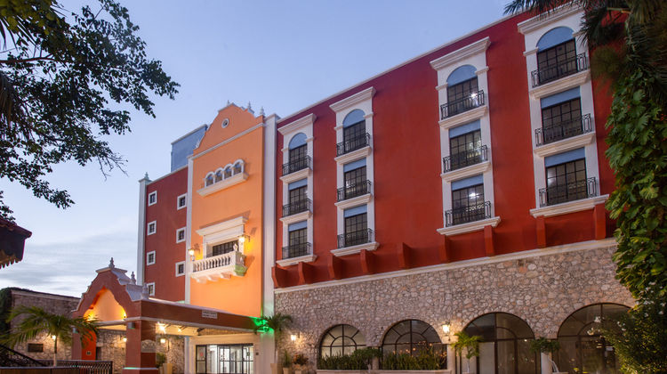 Holiday Inn Merida Exterior