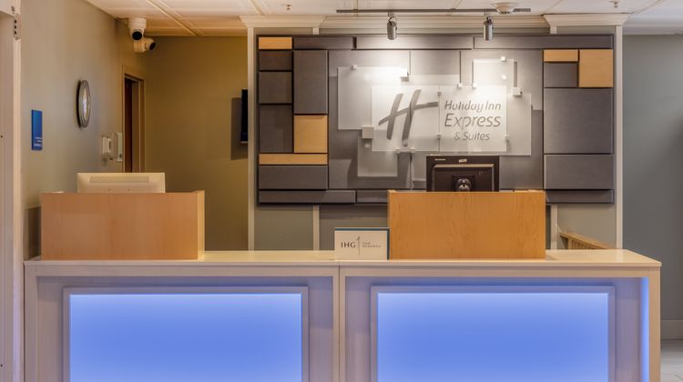 Holiday Inn Express Lobby