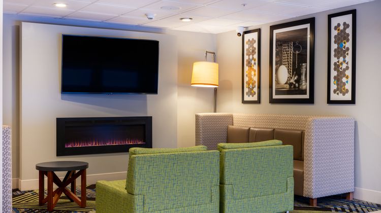 Holiday Inn Express Lobby