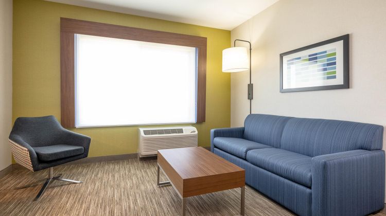 Holiday Inn Express & Suites San Jose Suite