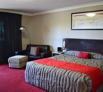 Cattleman's Country Motor Inn Room
