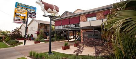 Cattleman's Country Motor Inn Exterior