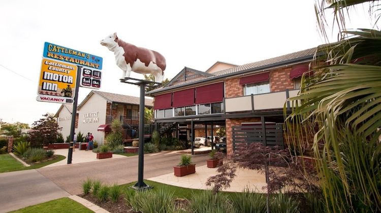 Cattleman's Country Motor Inn Exterior