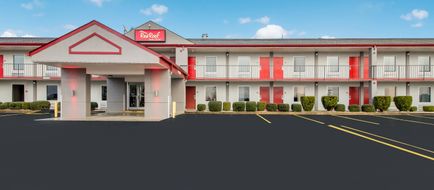 Red Roof Inn & Suites Jackson, TN Exterior