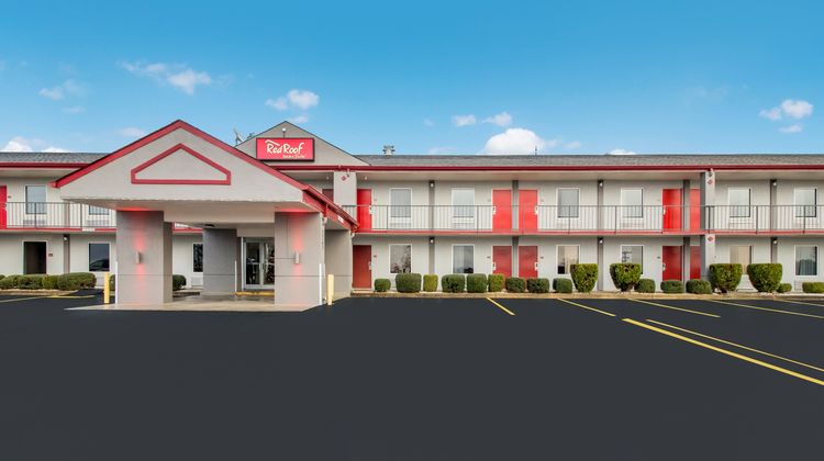 Red Roof Inn & Suites Jackson, TN Exterior