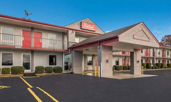 Red Roof Inn & Suites Jackson, TN Exterior