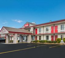Red Roof Inn & Suites Jackson, TN Exterior