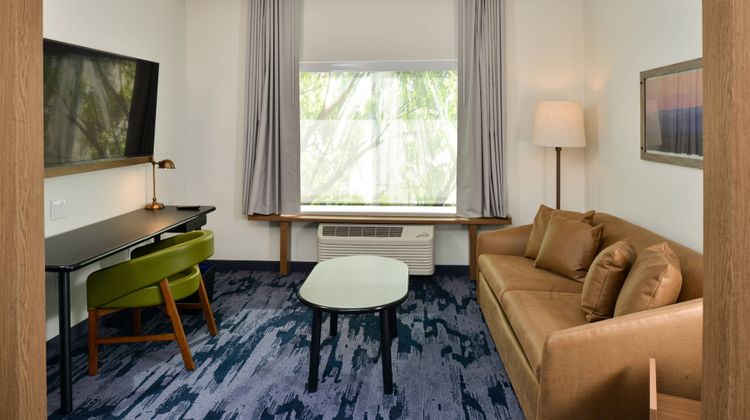 Fairfield Inn & Stes Univ Research Park Suite