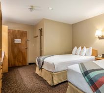Snow Cap Inn Room