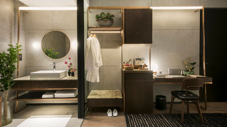 <b>The Warehouse Hotel, a Design Hotel Room</b>. Images powered by <a href="https://www.leonardoworldwide.com/" title="Leonardo Worldwide" target="_blank">Leonardo</a>.