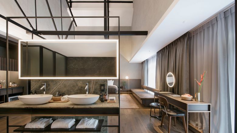 <b>The Warehouse Hotel, a Design Hotel Room</b>. Images powered by <a href="https://www.leonardoworldwide.com/" title="Leonardo Worldwide" target="_blank">Leonardo</a>.