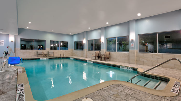 Holiday Inn Express/Suites North Dallas Pool