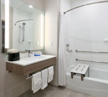 Holiday Inn Express/Suites North Dallas Room