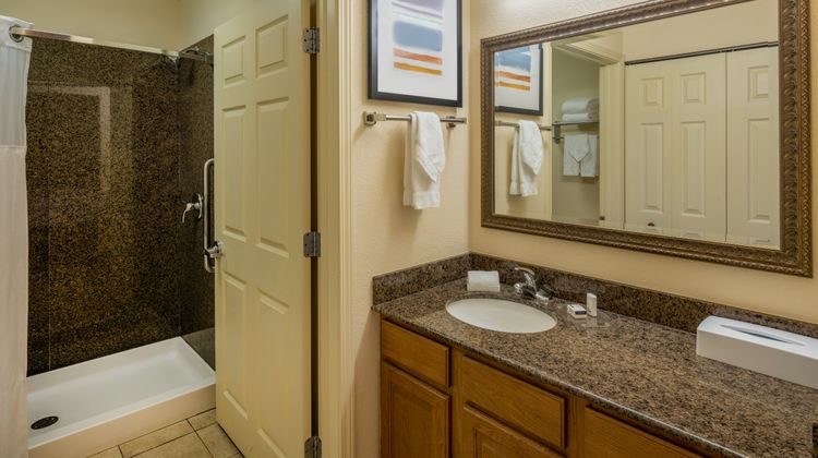 Staybridge Suites Milwaukee Arpt South Room