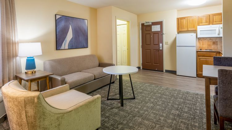Staybridge Suites Milwaukee Arpt South Suite