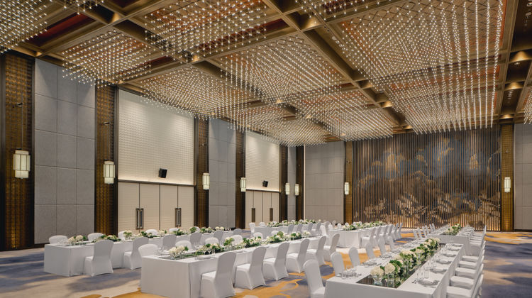HUALUXE Kunshan Huaqiao Meeting