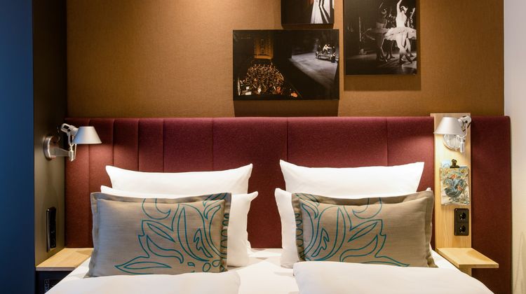 Motel One Stuttgart-Mitte Room