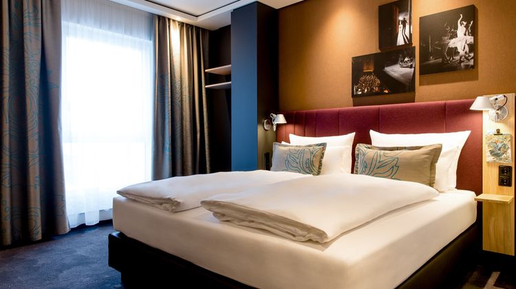 Motel One Stuttgart-Mitte Room