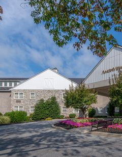 AmishView Inn & Suites